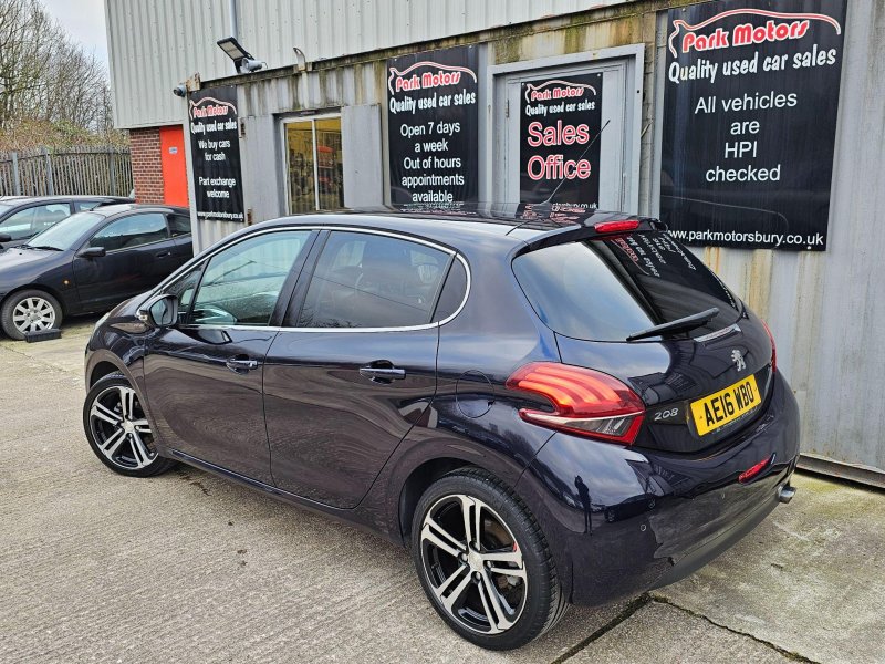 PEUGEOT 208