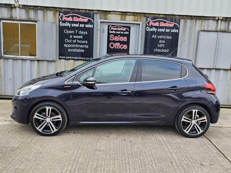 PEUGEOT 208