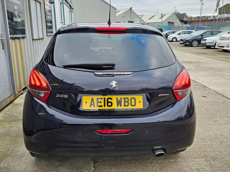 PEUGEOT 208