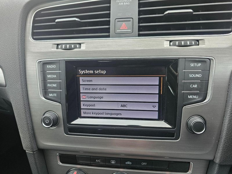 VOLKSWAGEN GOLF
