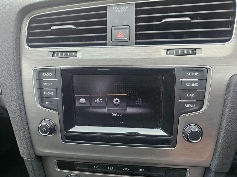 VOLKSWAGEN GOLF