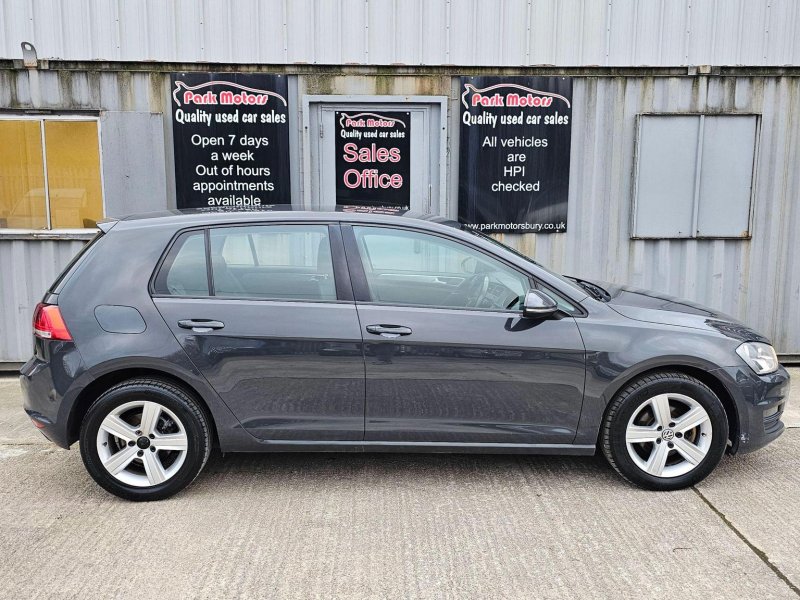 VOLKSWAGEN GOLF