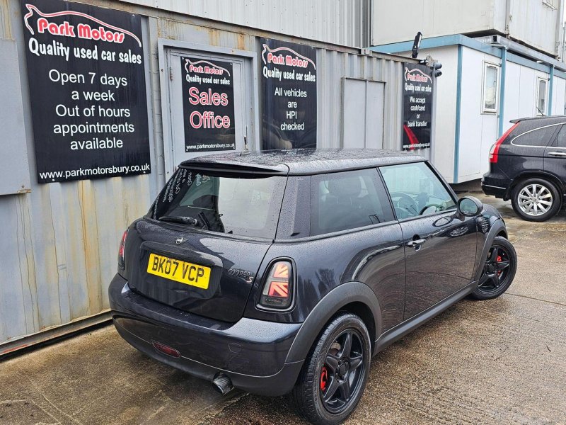 MINI HATCH