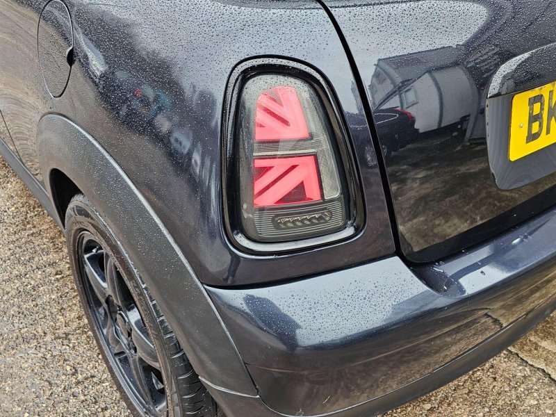 MINI HATCH