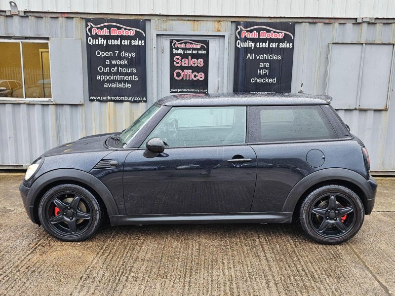 MINI HATCH