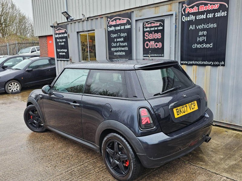 MINI HATCH