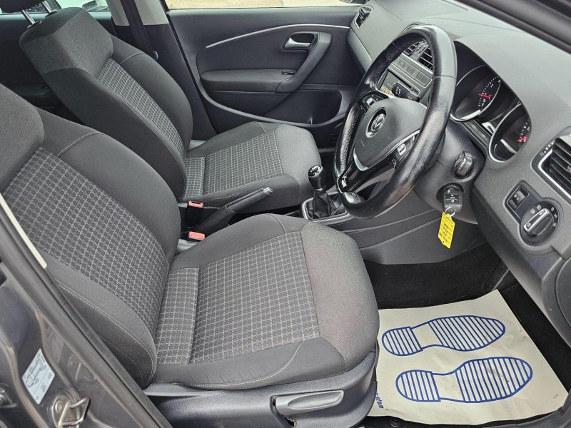 VOLKSWAGEN POLO