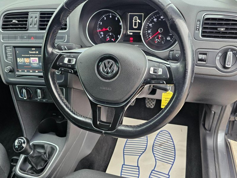 VOLKSWAGEN POLO