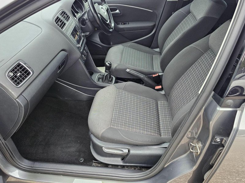 VOLKSWAGEN POLO
