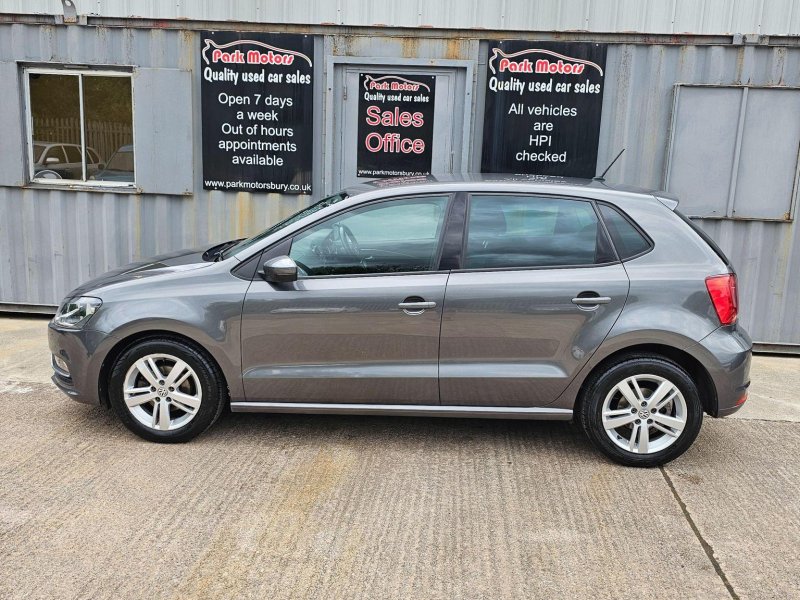 VOLKSWAGEN POLO