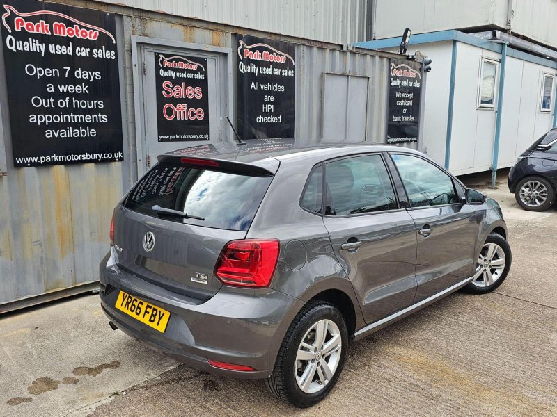 VOLKSWAGEN POLO