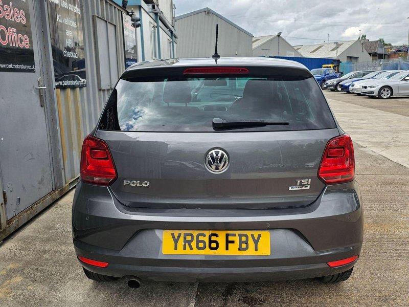 VOLKSWAGEN POLO
