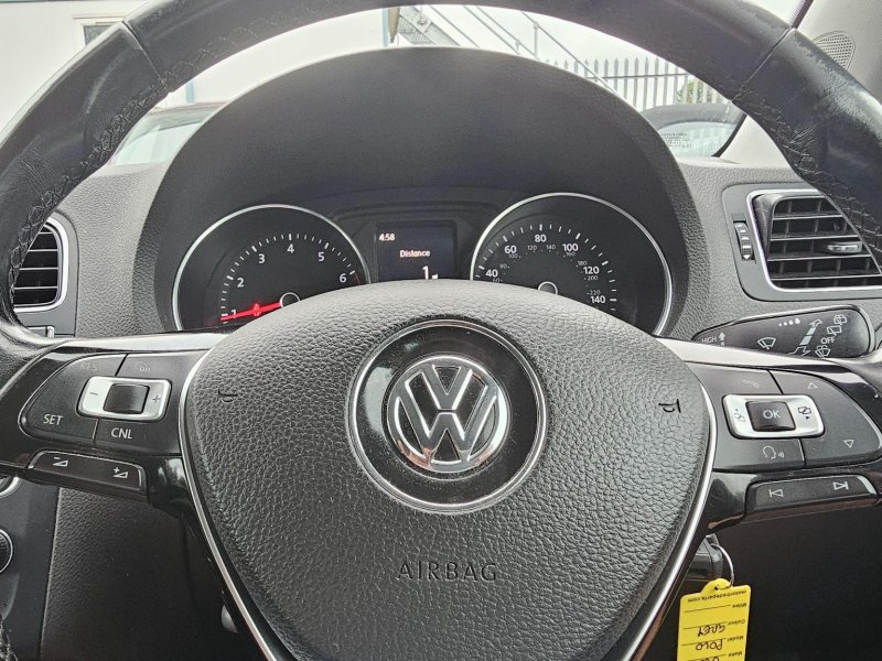 VOLKSWAGEN POLO
